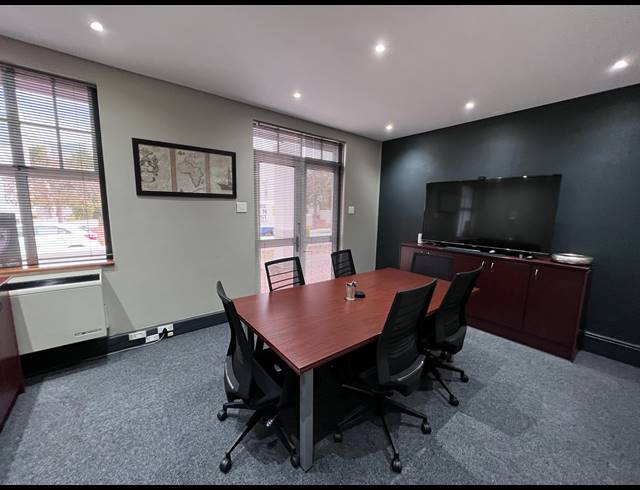135M² OFFICE TO LET IN DE BRON
